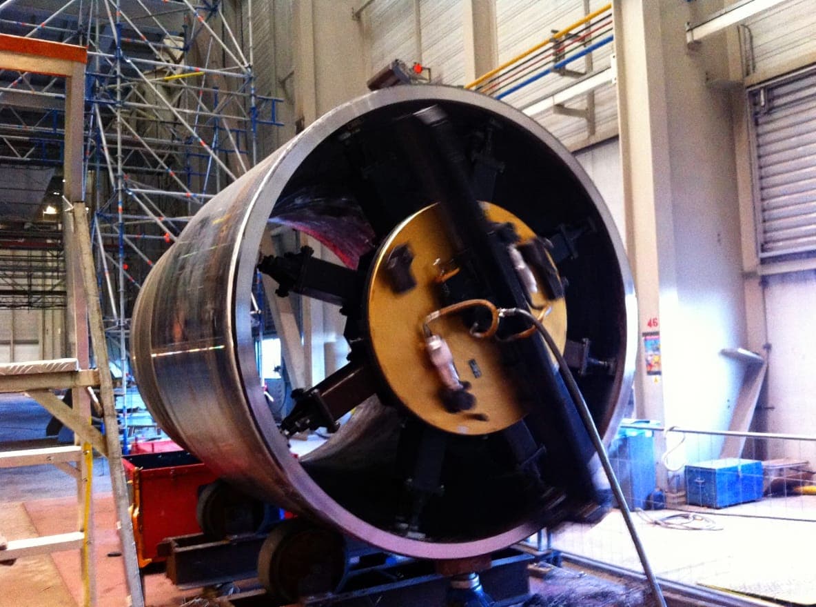 Flange facing active machining